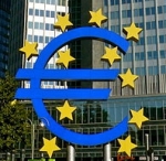 Euro-Symbol vor der Europäischen Zentralbank in Frankfurt am Main